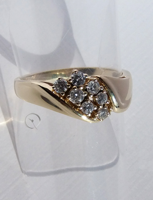 14 ct yellow gold ring with 7 diamonds