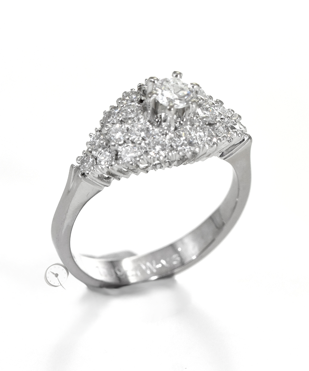 Lady's ring 18ct white gold 1,09ct.