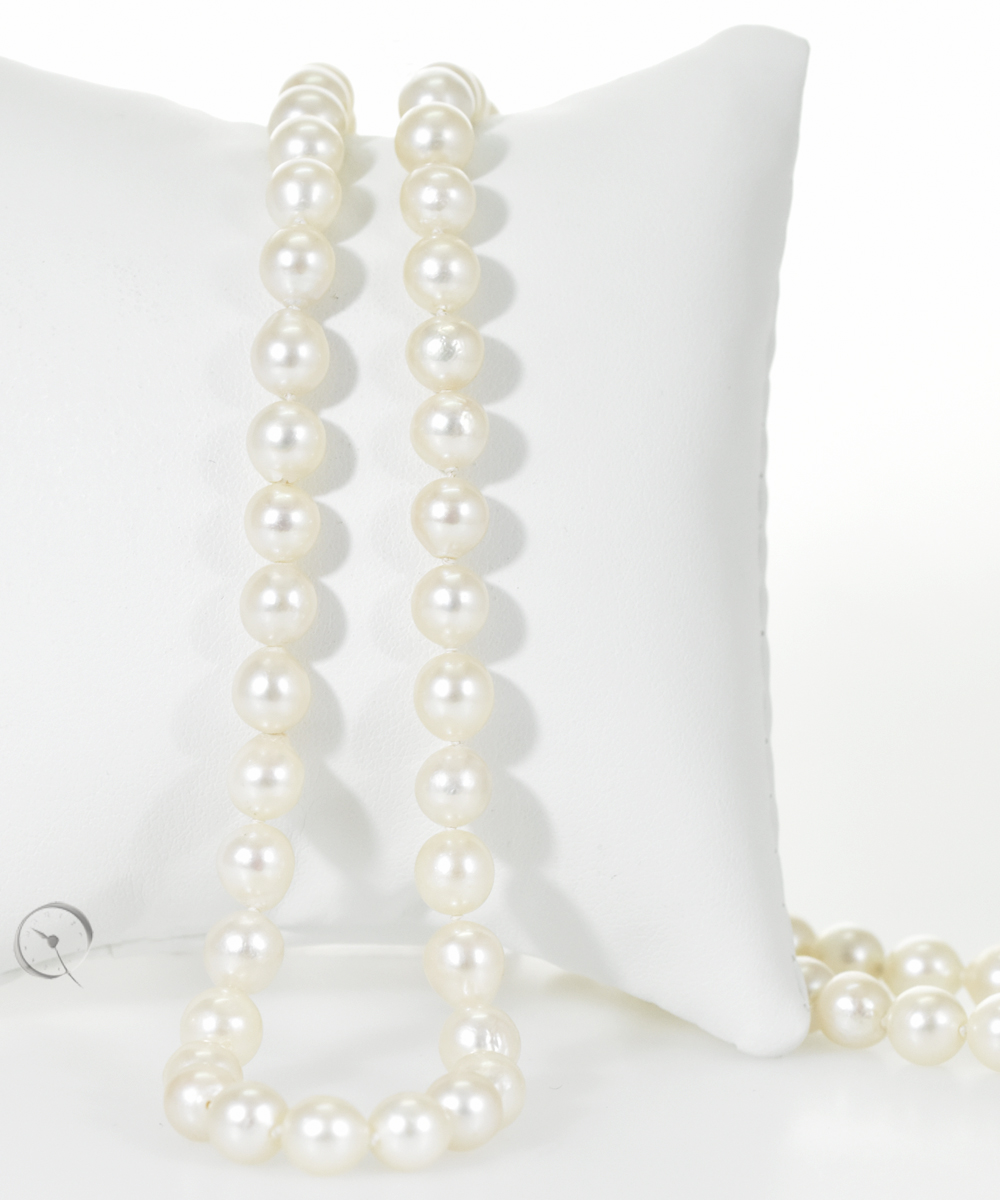 Akoya Cultured Pearl Necklace with 14 ct yellow gold ball lock