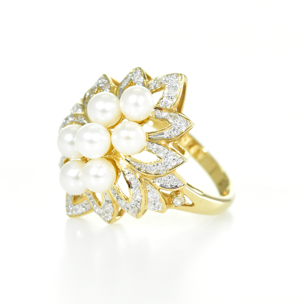 14 ct yellow gold ring with 7 pearls and 26 diamonds