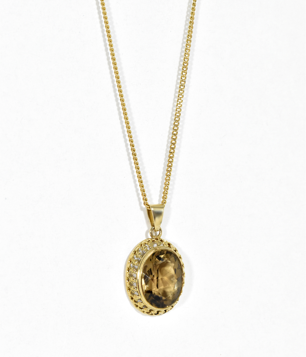Cairngorm pendant with chain
