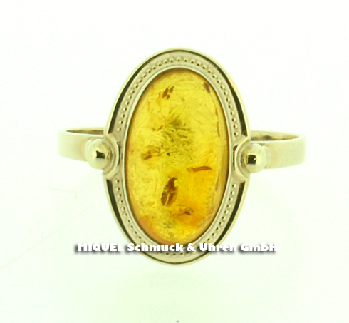 Ladys amber ring in yellow gold