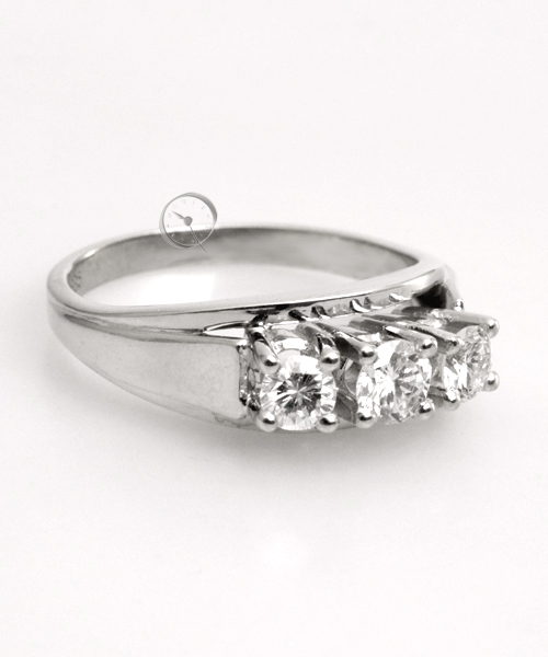 14ct white gold ring with 3 diamonds