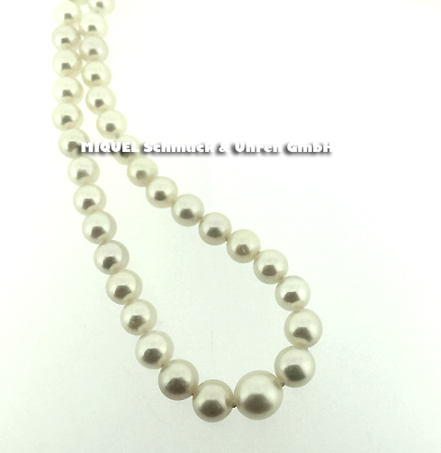 Akoya Pearl Necklace with 14ct yellow gold Lock