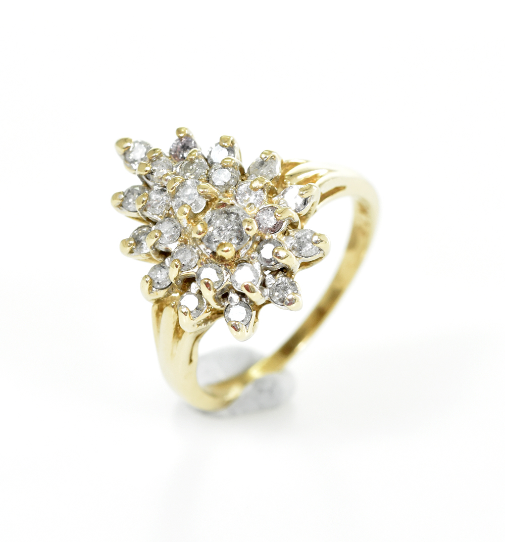 Brilliant ring in yellow gold