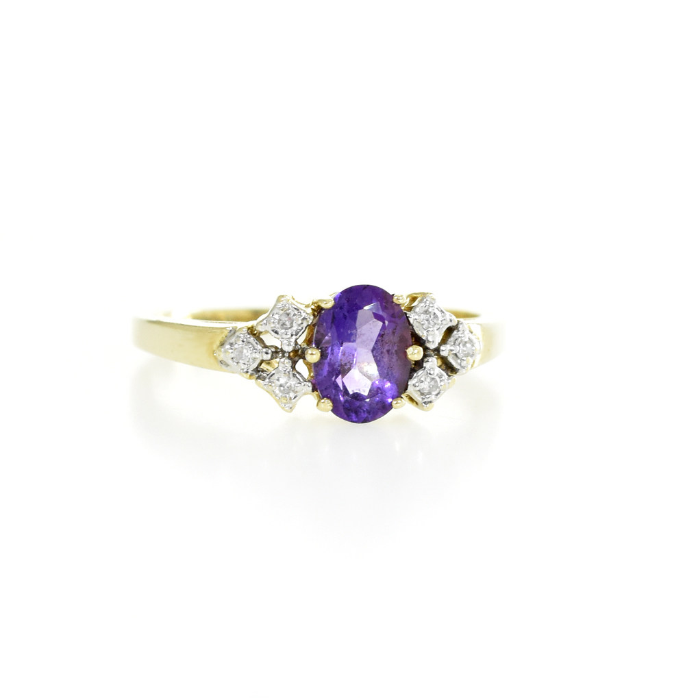 14ct yellow gold ring with amthyst and 6 brilliants
