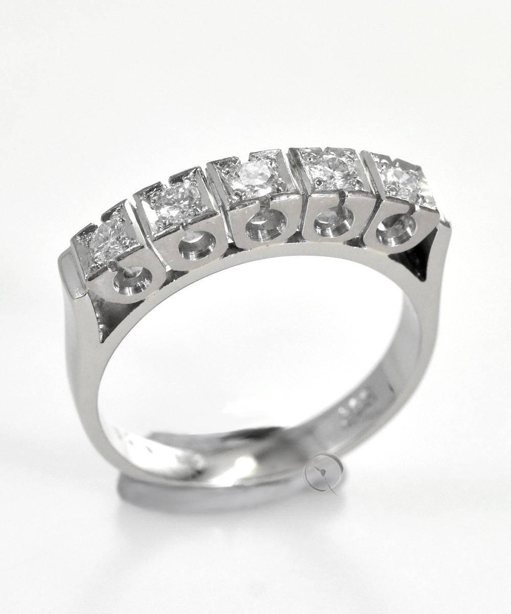 Lady's ring 14ct white gold 0,32ct.