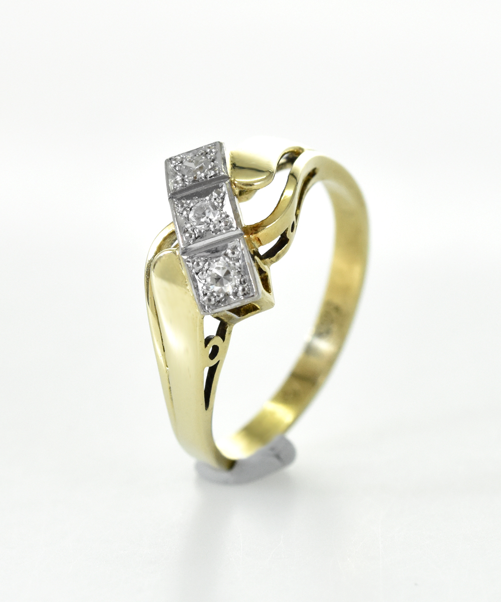  14 ct yellow gold ring with3 diamonds
