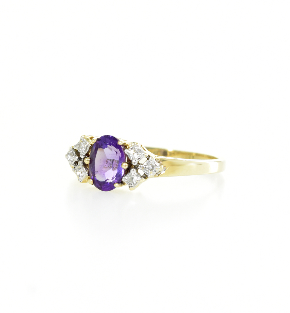 14ct yellow gold ring with amthyst and 6 brilliants