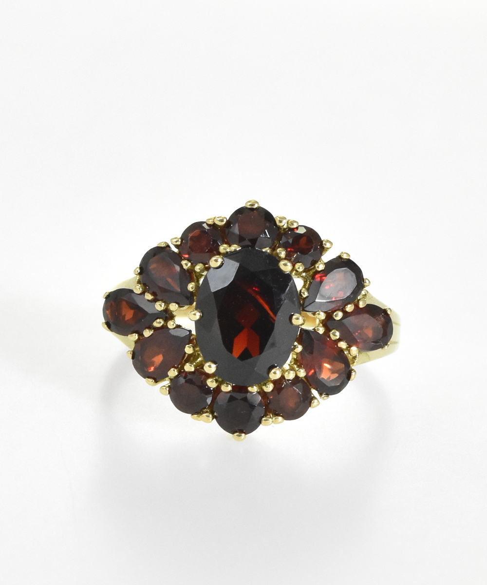 Ladies Ring Yellow Gold 18ct with Garnets